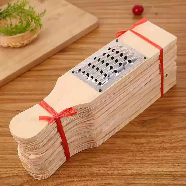 Wooden radish grater, small radish shreds grater, wooden handle, stainless steel grater, 2-yuan daily necessities wholesale in Yiwu full figure