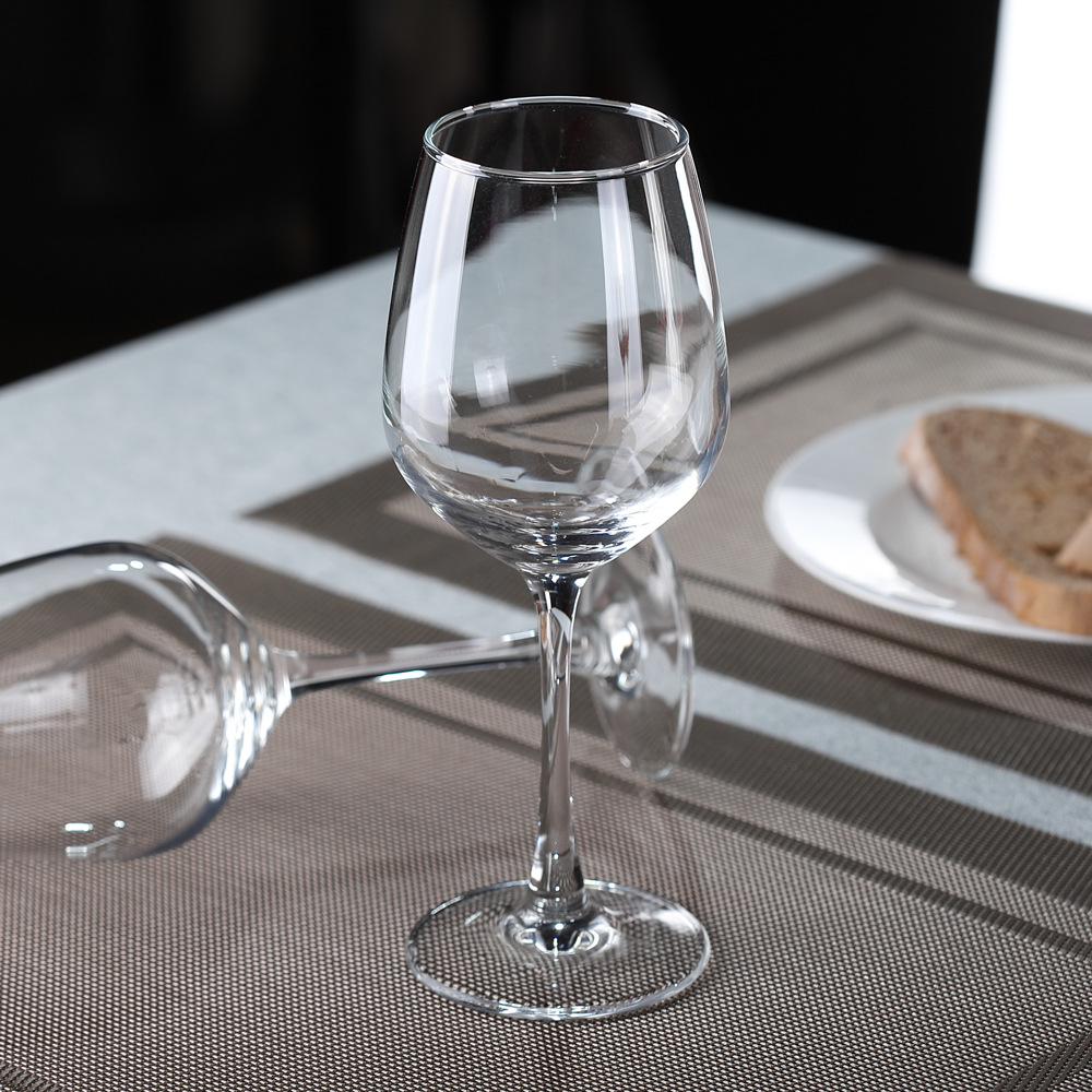 One-piece molded red wine glasses, goblets, champagne glasses, beer glasses, white wine glasses, wine glasses, wine merchants, e-commerce logo printing Specification drawing