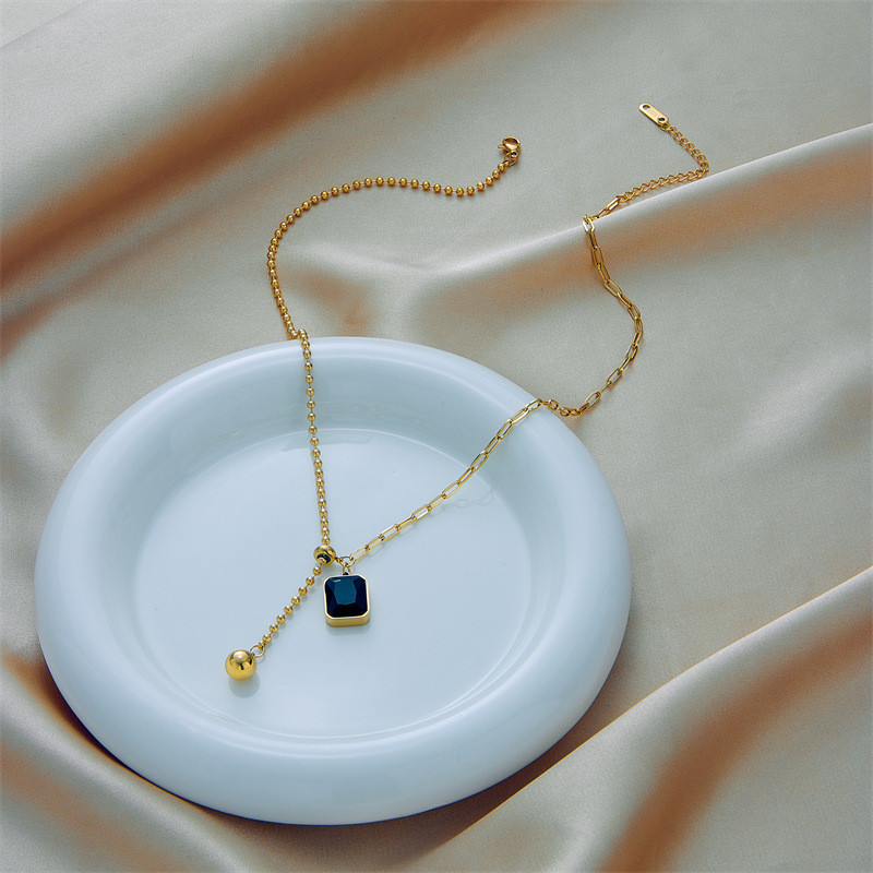 Korean version of a niche high-end simple metal titanium steel black square diamond round bead asymmetrical pull-out adjustable collarbone necklace Specification drawing