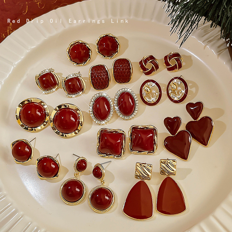 Red stud earrings, a new bestseller in 2025, exude a sense of light luxury and sophistication, with a grand and elegant demeanor. They are perfect for women's autumn and winter Christmas earrings full figure
