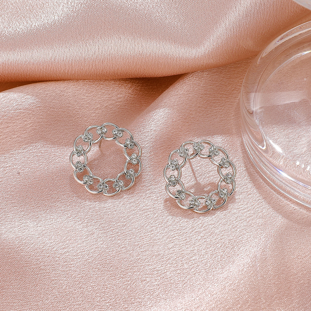 European and American InS-style twisted round stud earrings, women's unique and elegant hollowed-out diamond-encrusted geometric earrings, cross-border best-selling earrings Specification drawing