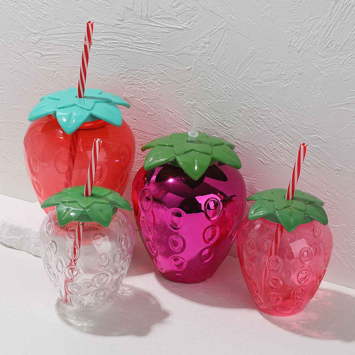 Factory direct sales of disposable plastic straw cups, popular milk tea and juice drink cups, creative shaped cups, strawberry cups details Picture
