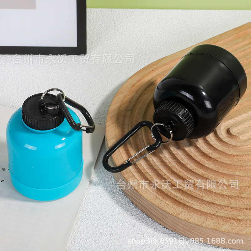 Protein powder box, portable medicine powder bottle, sports and fitness protein powder, replenishing and squeezing bucket, small can of muscle building powder, mountain climbing buckle bucket Application Scenario