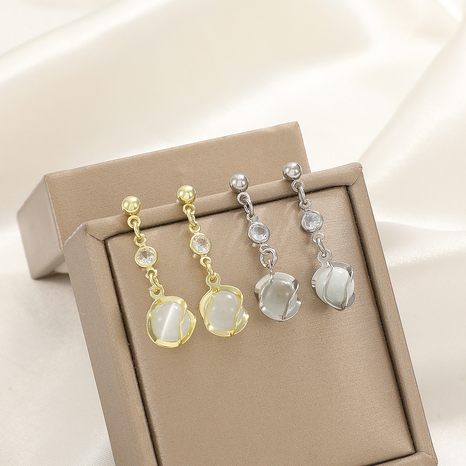 European and American ins cat's eye stone earrings, women's fashionable and elegant long star tassel earrings, creative and popular teardrop earrings Application Scenario