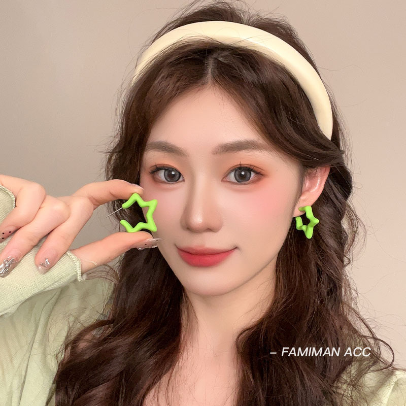 Fresh and clean green earrings for women, a new style in 2025, with a high-end feel, niche individuality, stud earrings, and fashionable ear rings Application Scenario