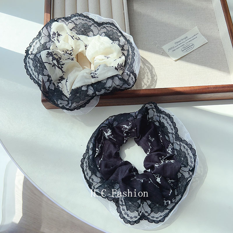 RUDAN's new spring French retro headwear features floral lace, a ponytail hair tie and a large female lace hair band details Picture