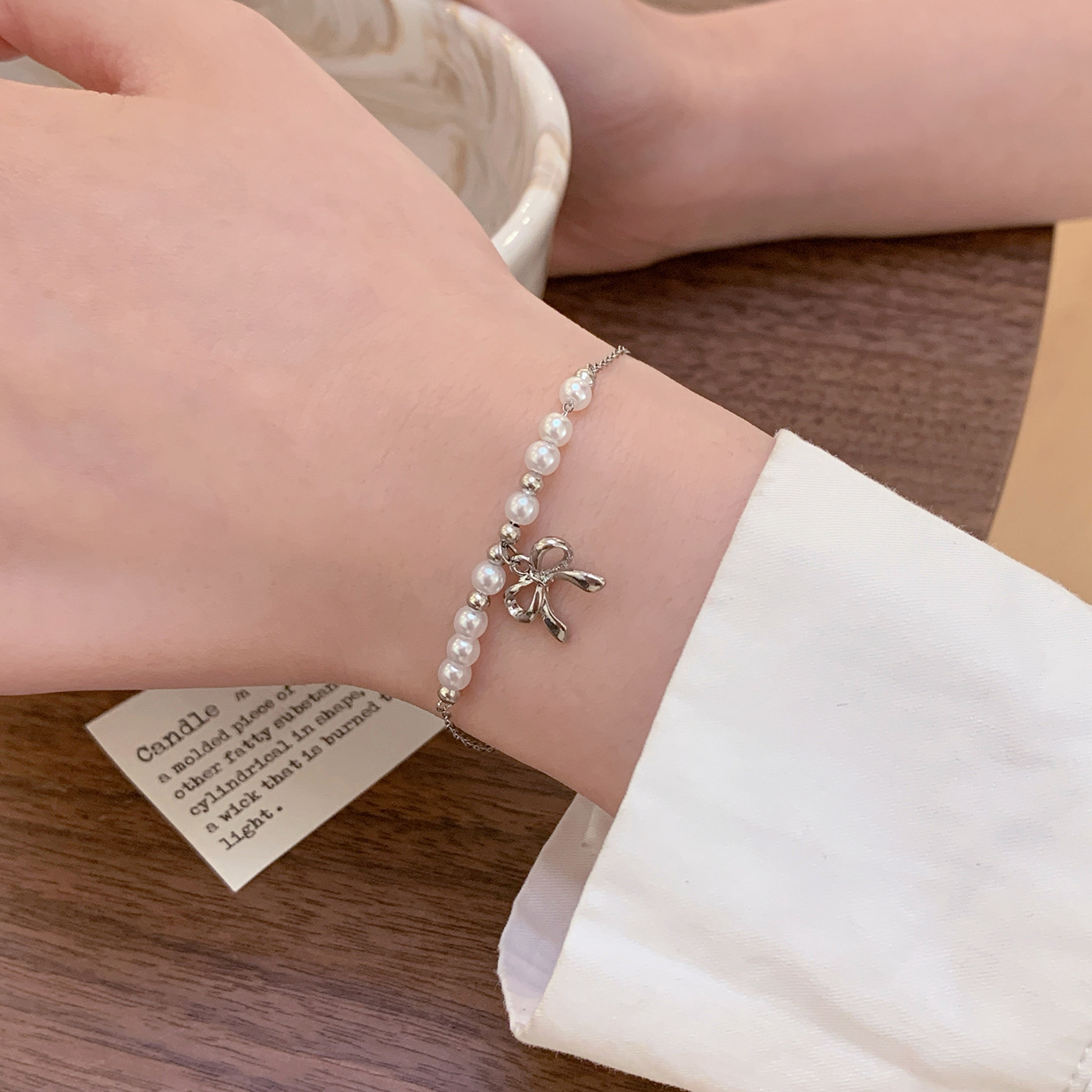 Summer niche design bow pearl bracelet, feminine charm, white K light luxury, high-end, fashionable and sweet jewelry Specification drawing
