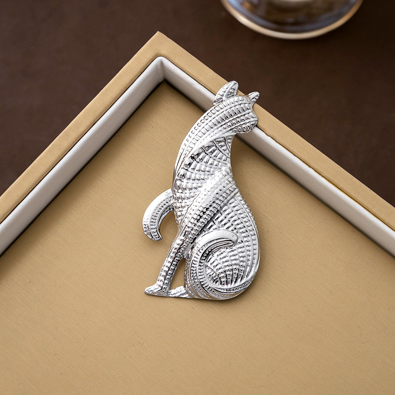 Wholesale of retro and high-end European and American vintage animal brooches, simple and niche kitten creative design accessories Specification drawing