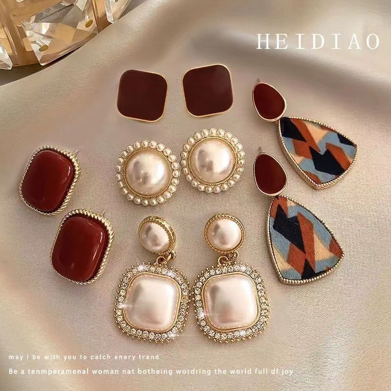 Light luxury and high-end autumn and winter earrings, women's style, trendy ear studs, niche Douyin bestsellers, wholesale earrings details Picture