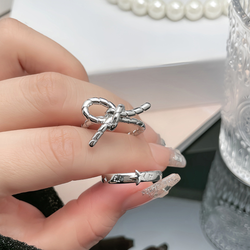 A retro and simple open-top ring with a unique Korean atmosphere, the same irregular bow ring as the female Instagram blogger full figure
