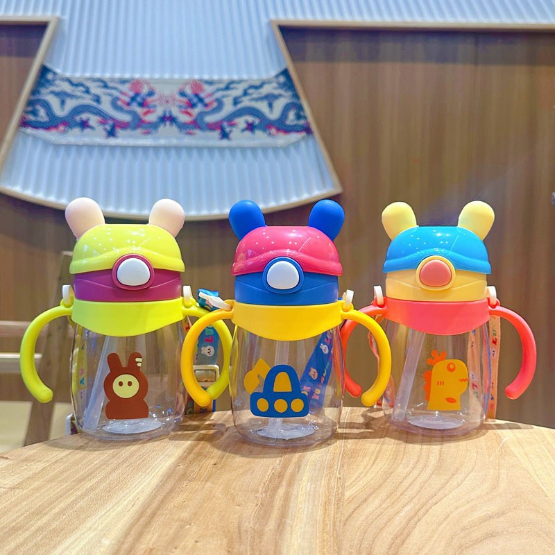 Children's straw water cup with handle, straw cup for babies over one year old, special for kindergartens, cute drinking cup full figure