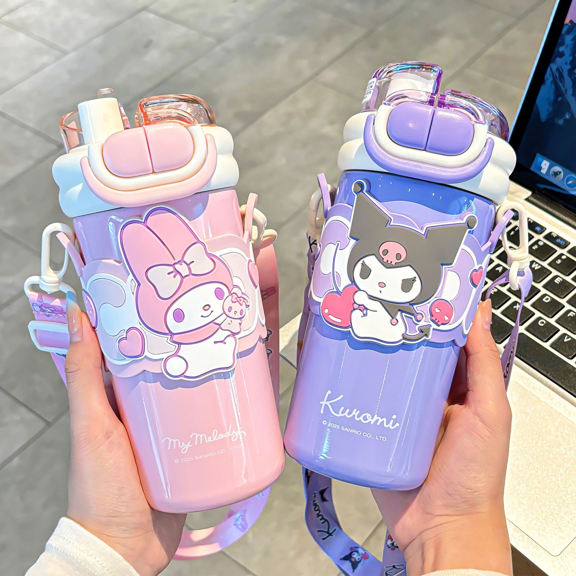 The cute Sanrio Family series double-drinking lockable thermos cup with adjustable rope makes it convenient to carry drinking cups details Picture