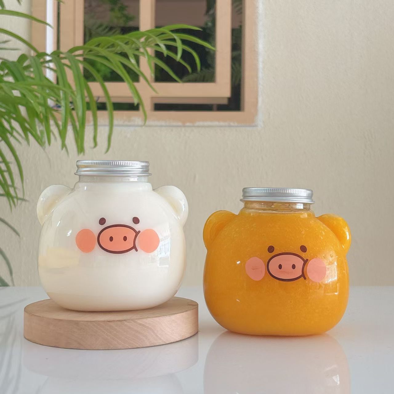 Factory wholesale piggy cups, popular and cute milk tea bottles, plastic cups that can be printed with logos, disposable packaging milk tea cups Application Scenario