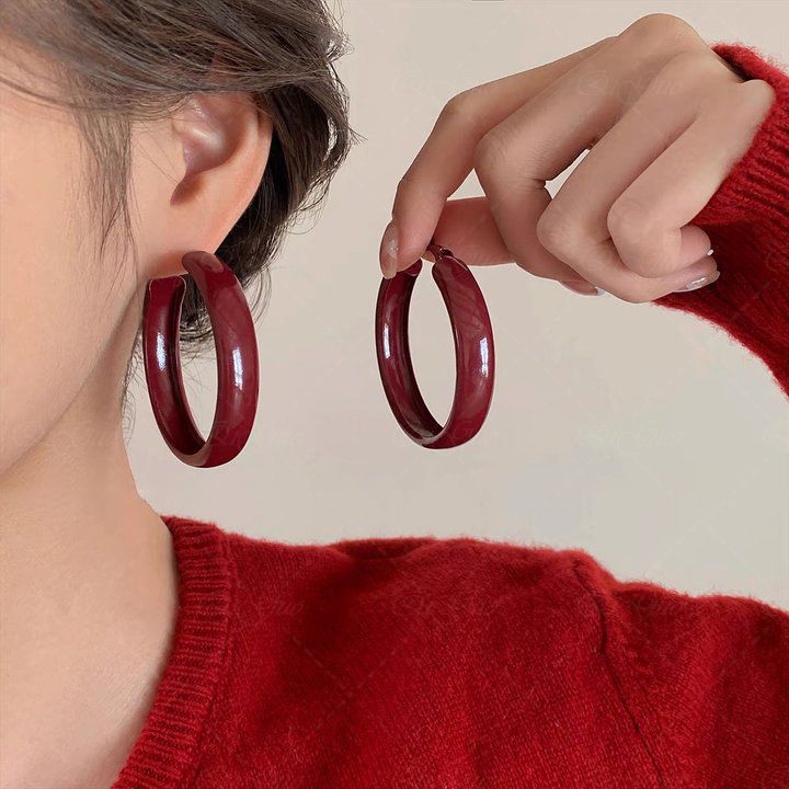The Ankela red oil-dropping stud earrings are a niche and versatile choice. They offer a light luxury and high-end look for autumn and winter, as well as simple ear loops Specification drawing