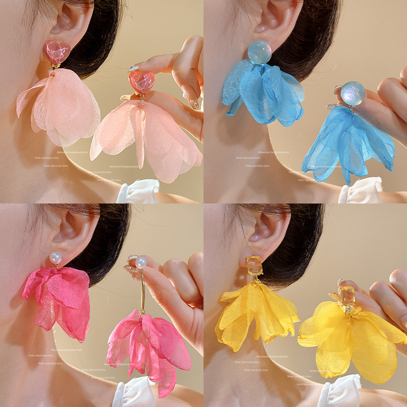 Super fairy-like, fresh and delicate chiffon long earrings, a high-end feminine touch, spring mesh stud earrings, a fashionable vacation style, sweet earrings full figure