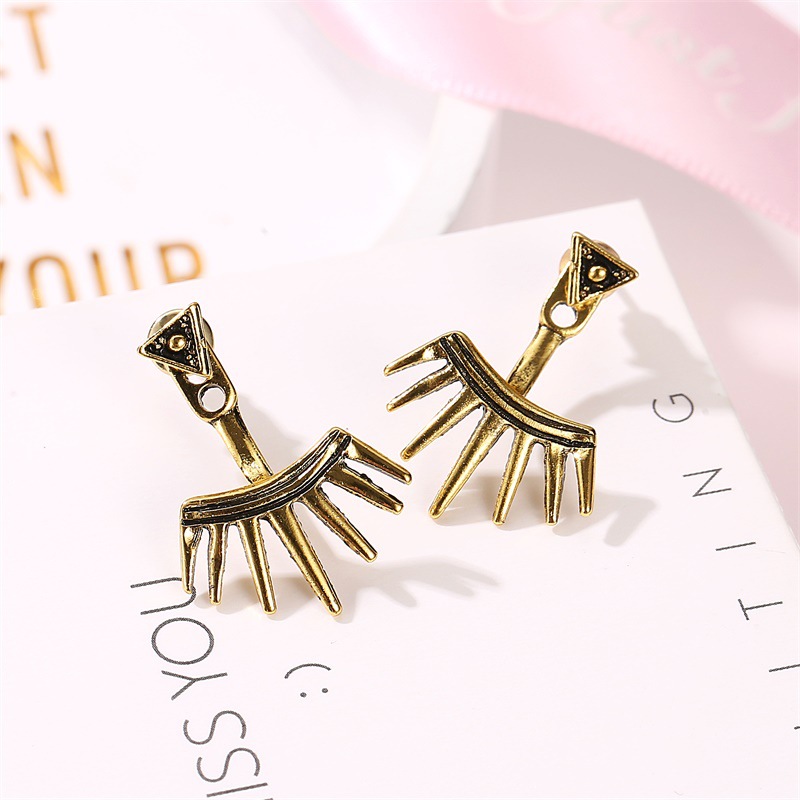 New punk-style pointed cone retro stud earrings, women's rear-hanging triangular earrings, wholesale from the manufacturer Application Scenario