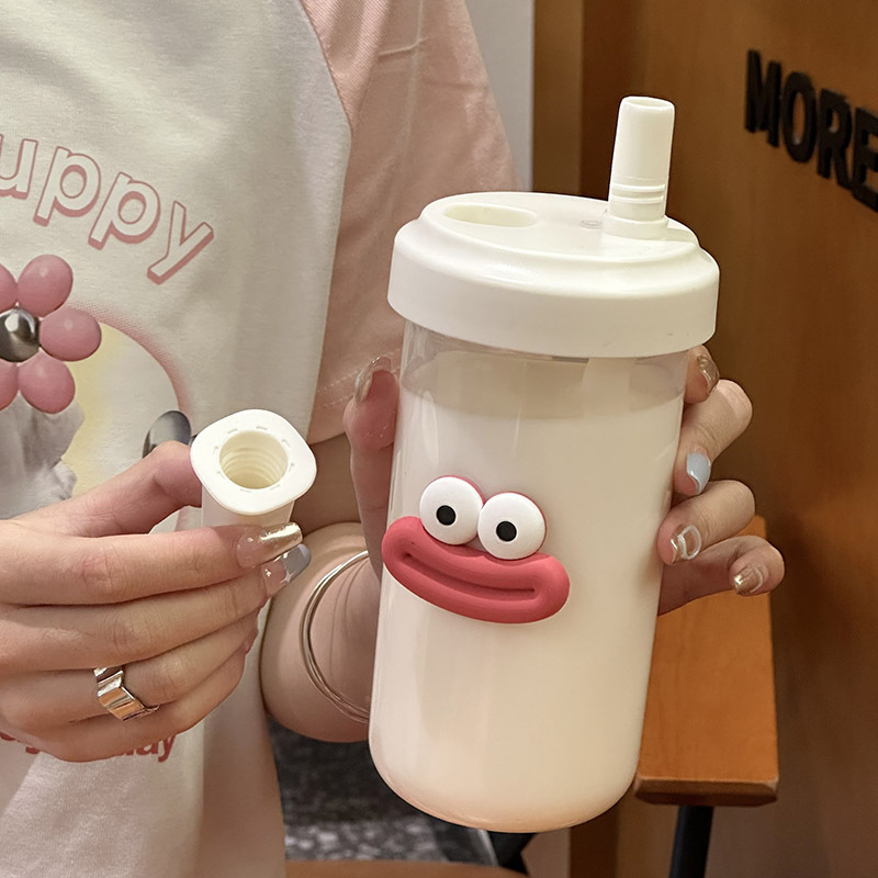 A new InS-style large-capacity solid color portable plastic straw water cup for both boys and girls full figure