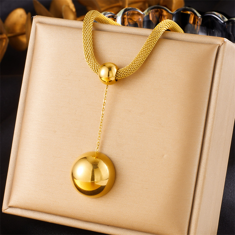 European and American cross-border fashion niche gold-plated stainless steel round geometric pendant mesh chain accessory necklace full figure