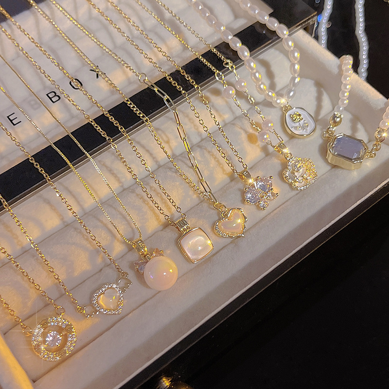 Korean InS-style light luxury pearl titanium steel necklace, women's versatile and high-end design sense pendant, collarbone chain accessory wholesale full figure