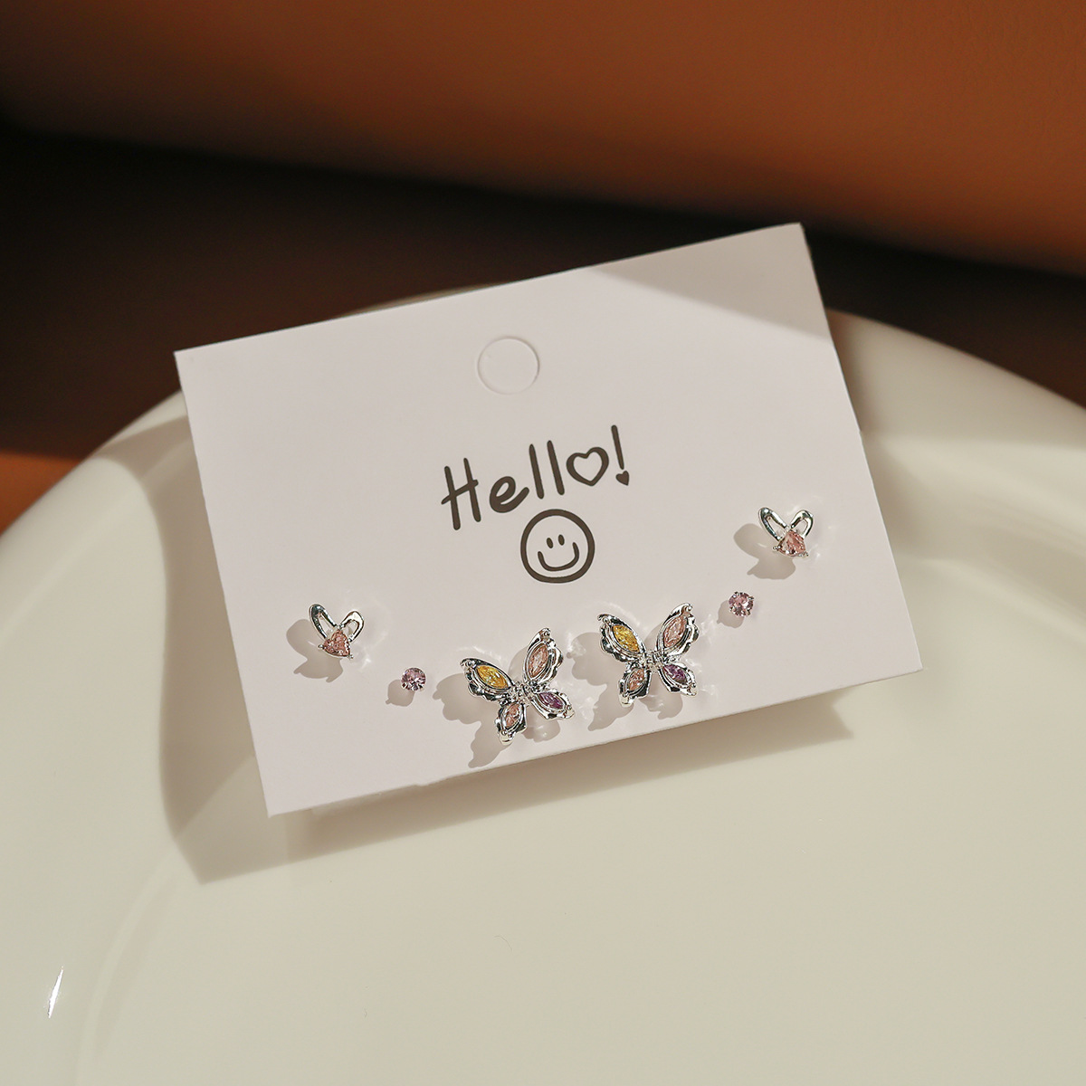 The 2024 new butterfly stud earrings feature a high-end and cold design, exuding a simple and elegant style for trendy women. They are alloy light luxury earrings details Picture