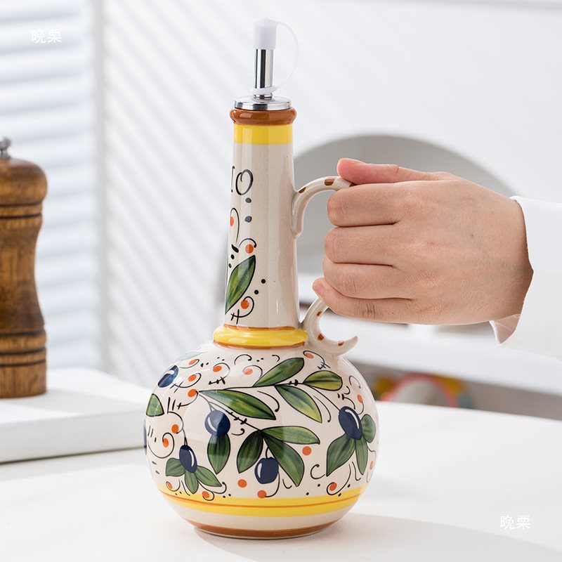 Export to Italy underglaze painted ceramic bottles, olive oil bottles, oil and vinegar bottles, kitchen seasoning bottles, drainage bottles, and other iron bottles details Picture