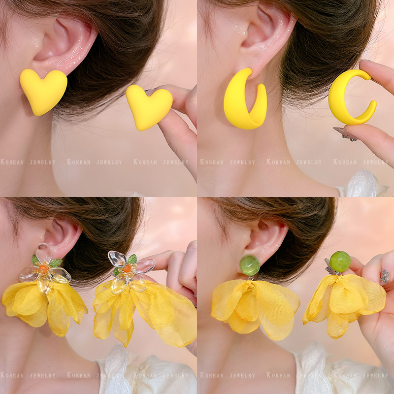 Yellow mesh flower earrings for women, 2025 new style, high-end forest-themed fresh and delicate stud earrings, elegant vacation style earrings full figure