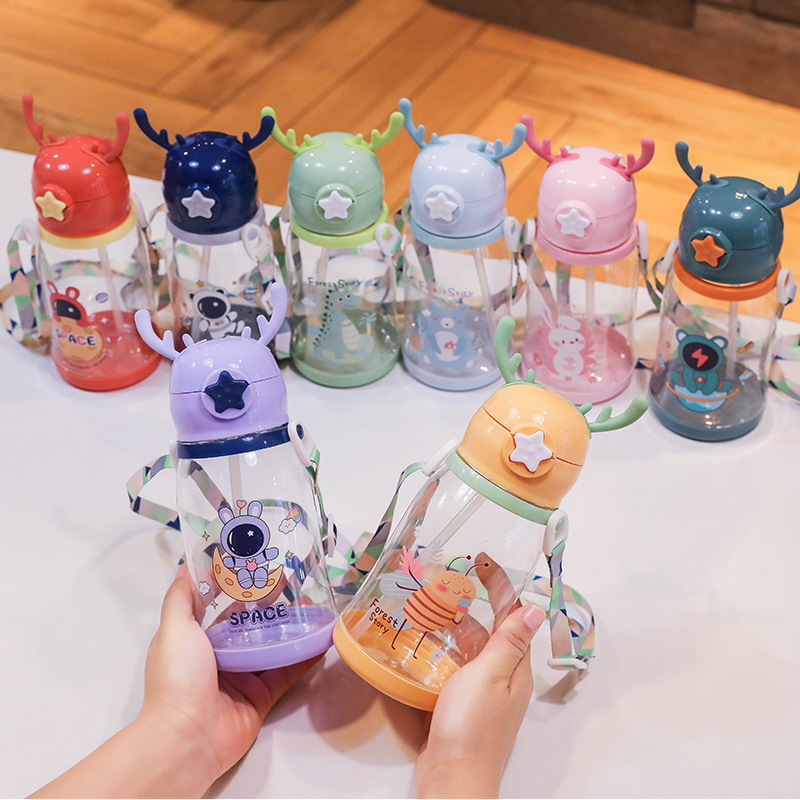 Wholesale of new internet-famous cups, cartoon water cups, children's large-capacity antler plastic cups, student gift straw cups full figure