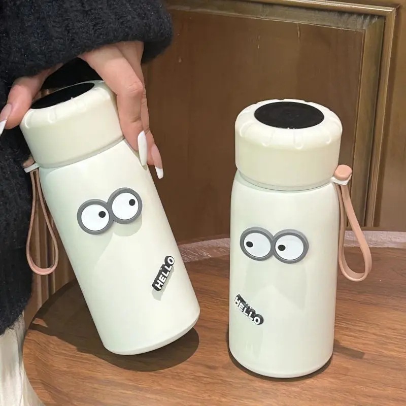 The 2024 new style cup on Instagram features a high level of appearance. It is a simple Korean-style niche tea and water separation brewing cup that is portable, shockproof and cute full figure