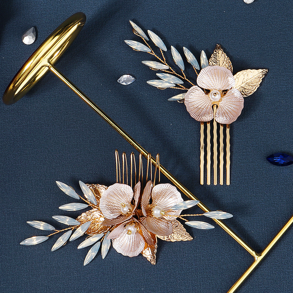 High-end forest-themed bride's headwear, golden flower jelly diamond insert comb, ancient-style Hanfu, Xiuhe dress, updo, hair comb for women details Picture