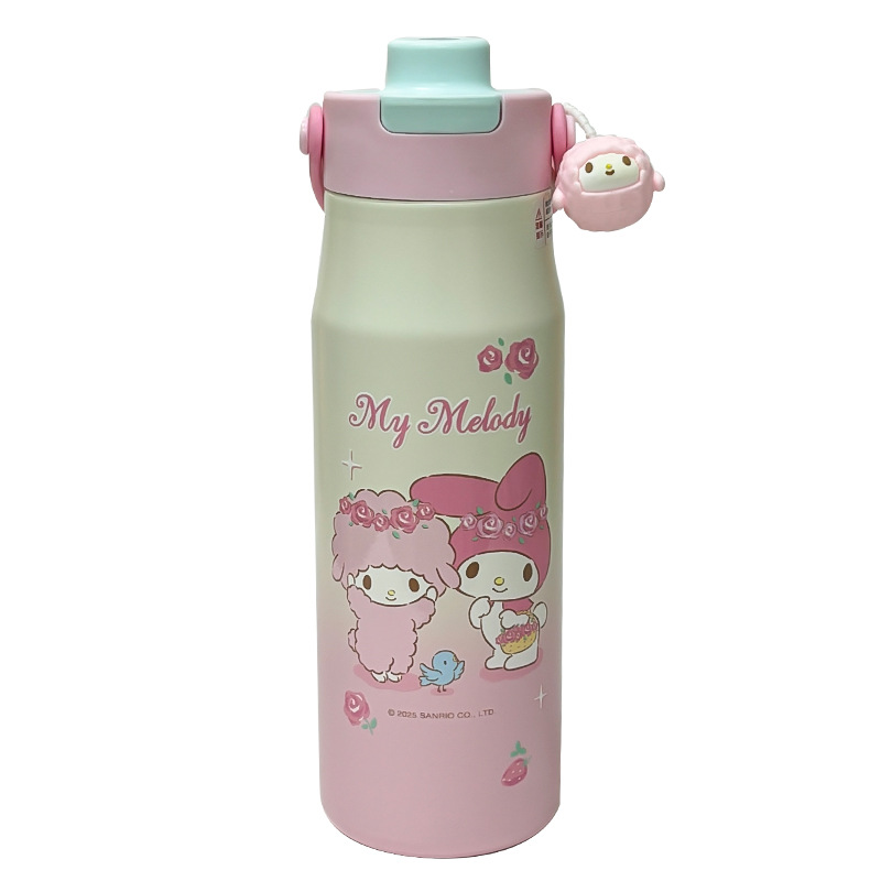 The Sanrio family series gradient insulated cup comes with a handle for easy carrying and a large-capacity drinking cup with a direct drinking design Item Picture