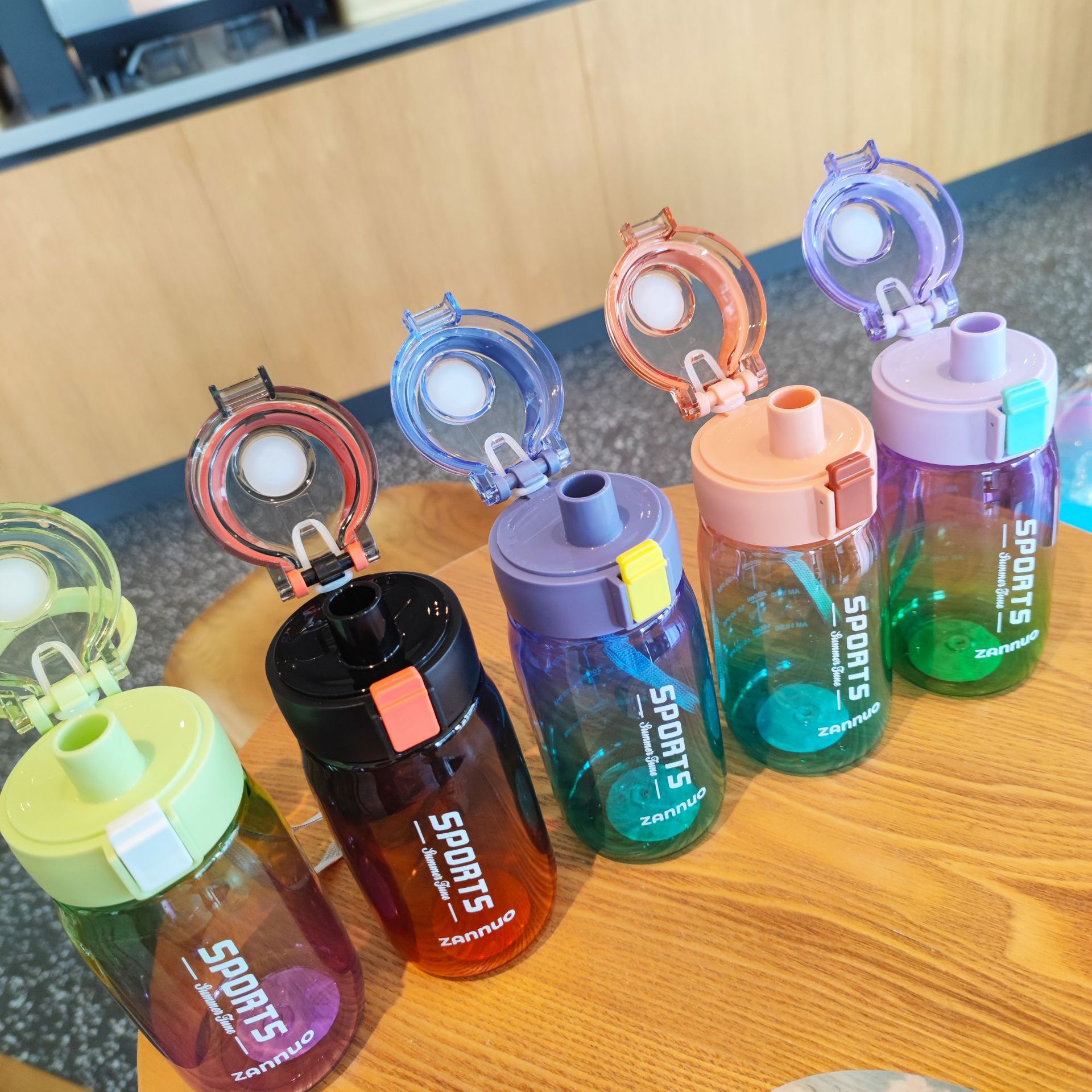 Simple new gifts for men and women, student cups, outdoor portable direct drinking plastic cups, jumping LIDS, lifting ropes, and space cups details Picture