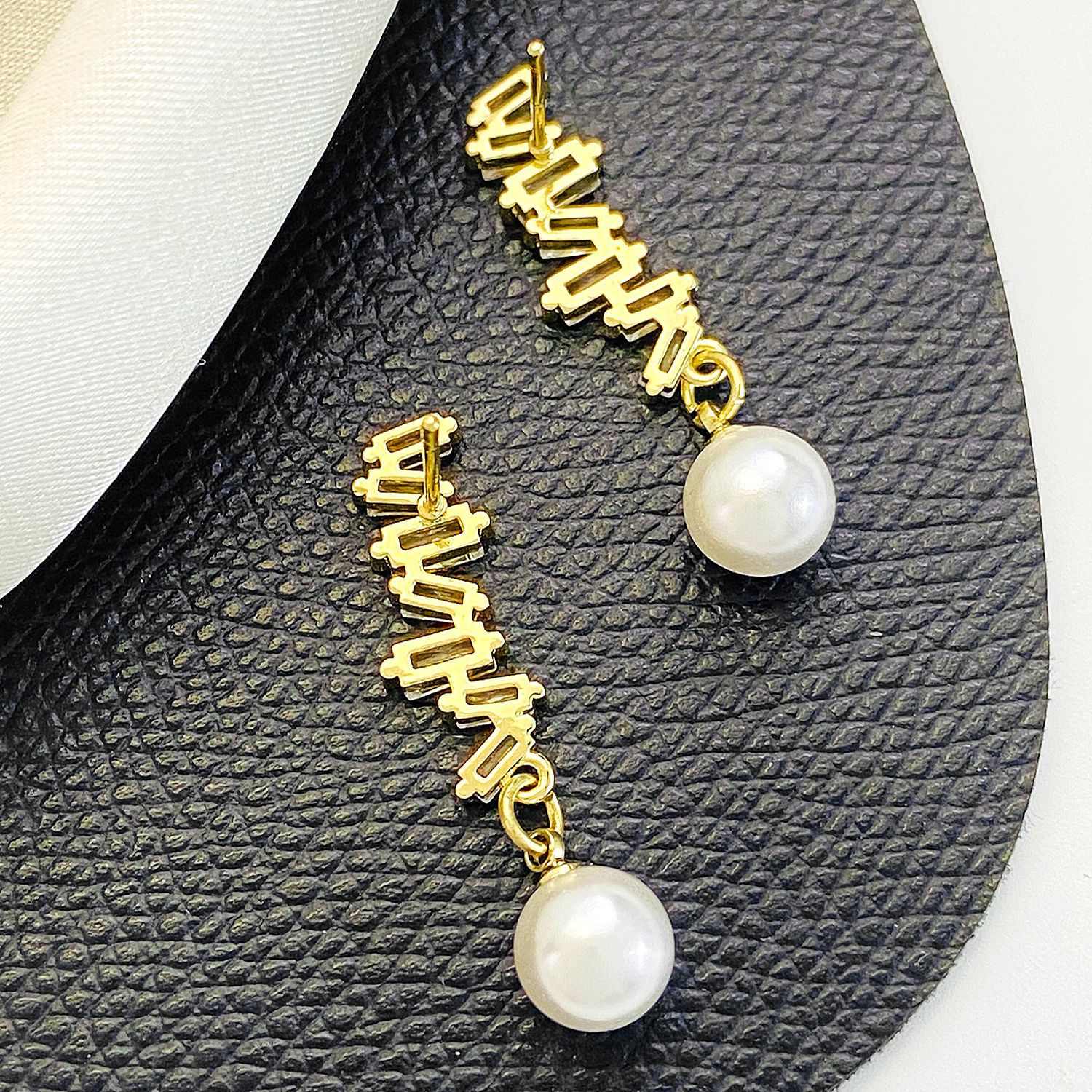 European and American inS-style copper-inlaid zircon pearl earrings, French light luxury creative design, elegant earrings, internet-famous earrings Application Scenario