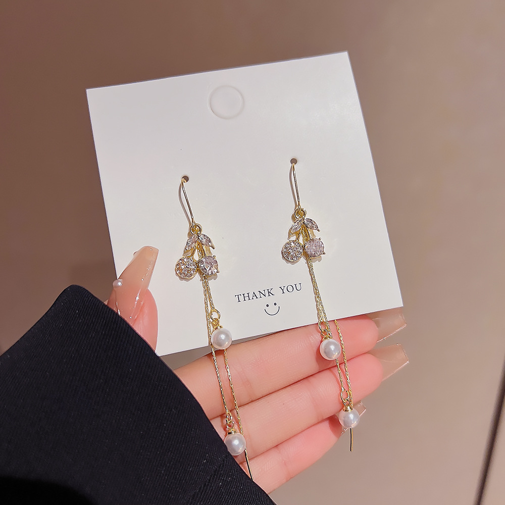 Fashionable and elegant, exquisite cherry ear thread, high-end autumn and winter, long tassel pearl earrings, versatile and personalized earrings for women Application Scenario