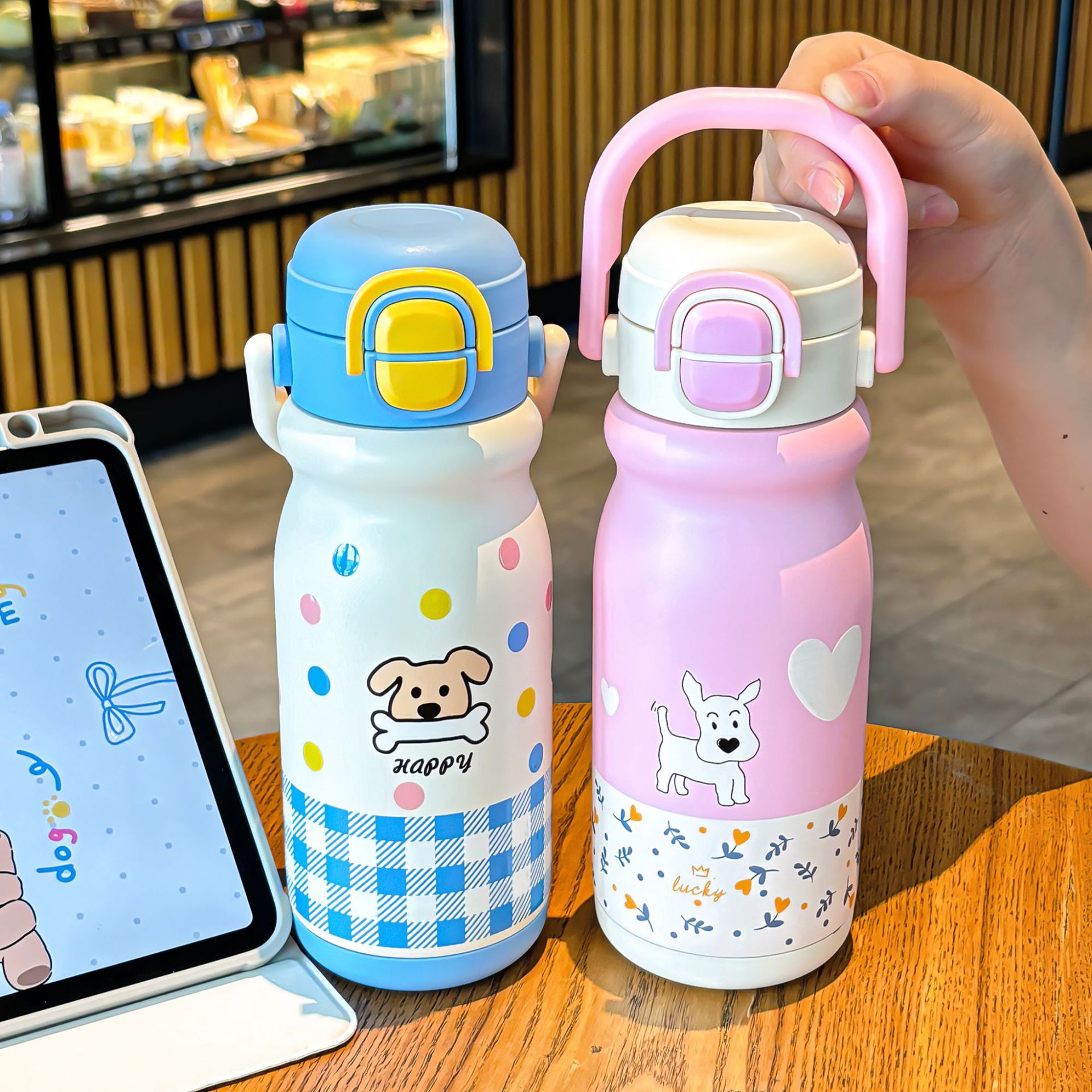 This cute and interesting student cup has a sturdy heat preservation ring for easy carrying. The silk-printed cup body is a double-drinking water cup with a lock design details Picture