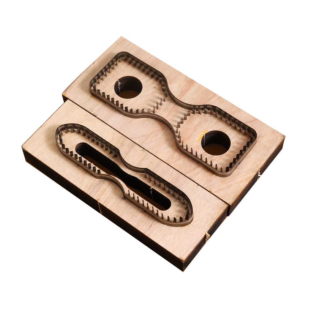 The back-head knife mold with a cutting tool for Japanese steel wood board leather cutting is sharp and convenient. It is a knife mold for leather goods Item Picture