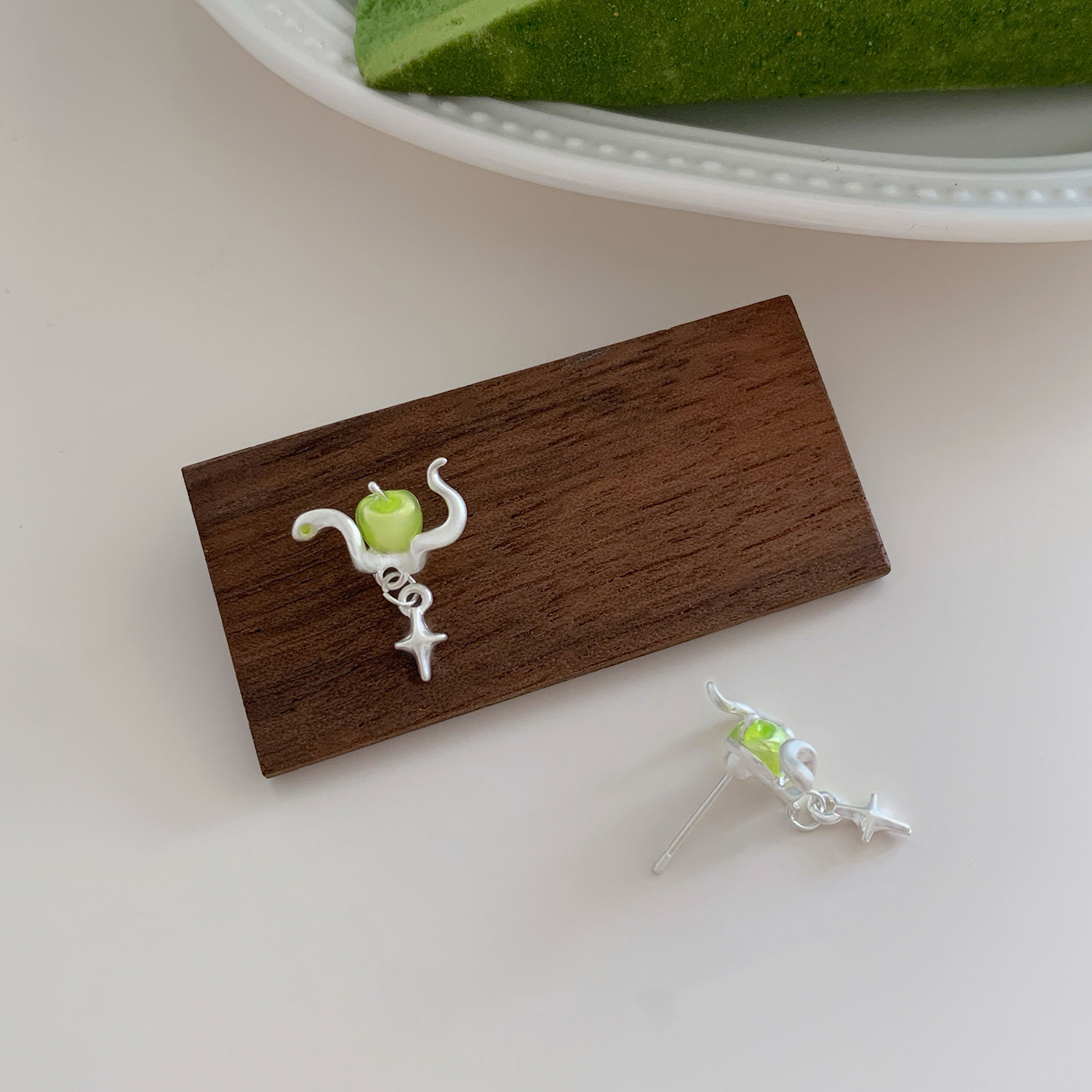New green apple, little snake, four-pointed star earrings, silver needles for women, sweet, cool and exquisite, zodiac year of the Snake, zodiac year earrings Application Scenario