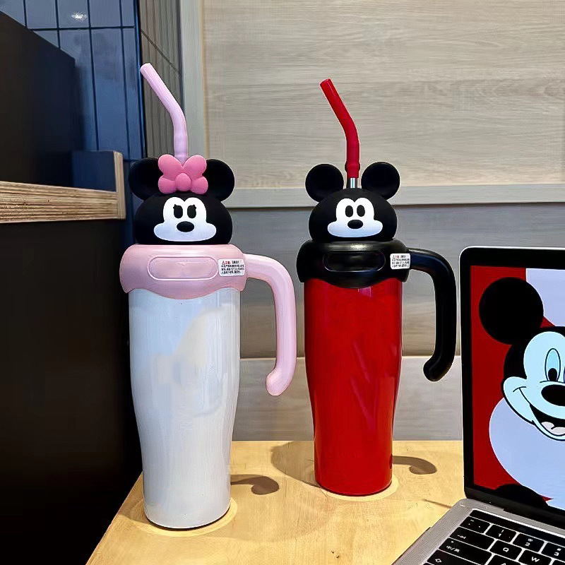 Creative high appearance level cartoon large-capacity ice cup, high appearance level girls straw water cup, cute heat and cold preservation cup Application Scenario