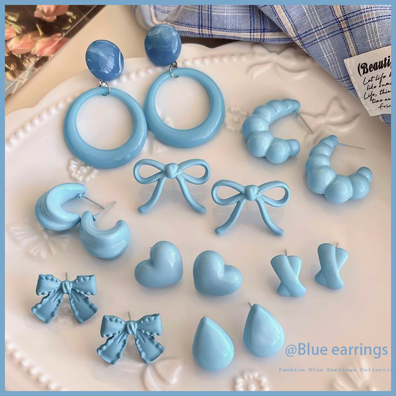 The fresh and elegant blue earrings exude a sense of sophistication for women. The simple ear studs are a new 2025 bestseller, a popular and niche earring accessory full figure