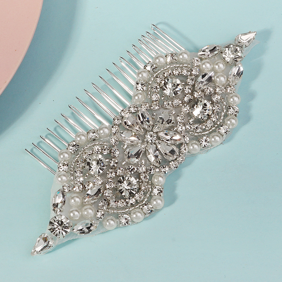New cross-border accessories: Women's hair comb, wedding banquet updo, bride's headwear, luxurious handcrafted rhinestone and pearl insert comb details Picture