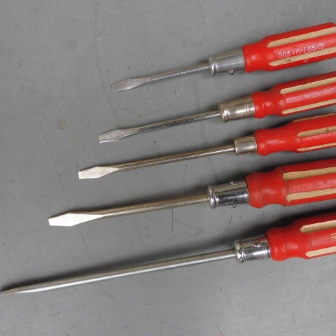 In the 1990s, there were 2-inch, 3-inch, 4-inch, 5-inch, 8-inch to 18-inch flat-head screwdrivers with wooden handles full figure