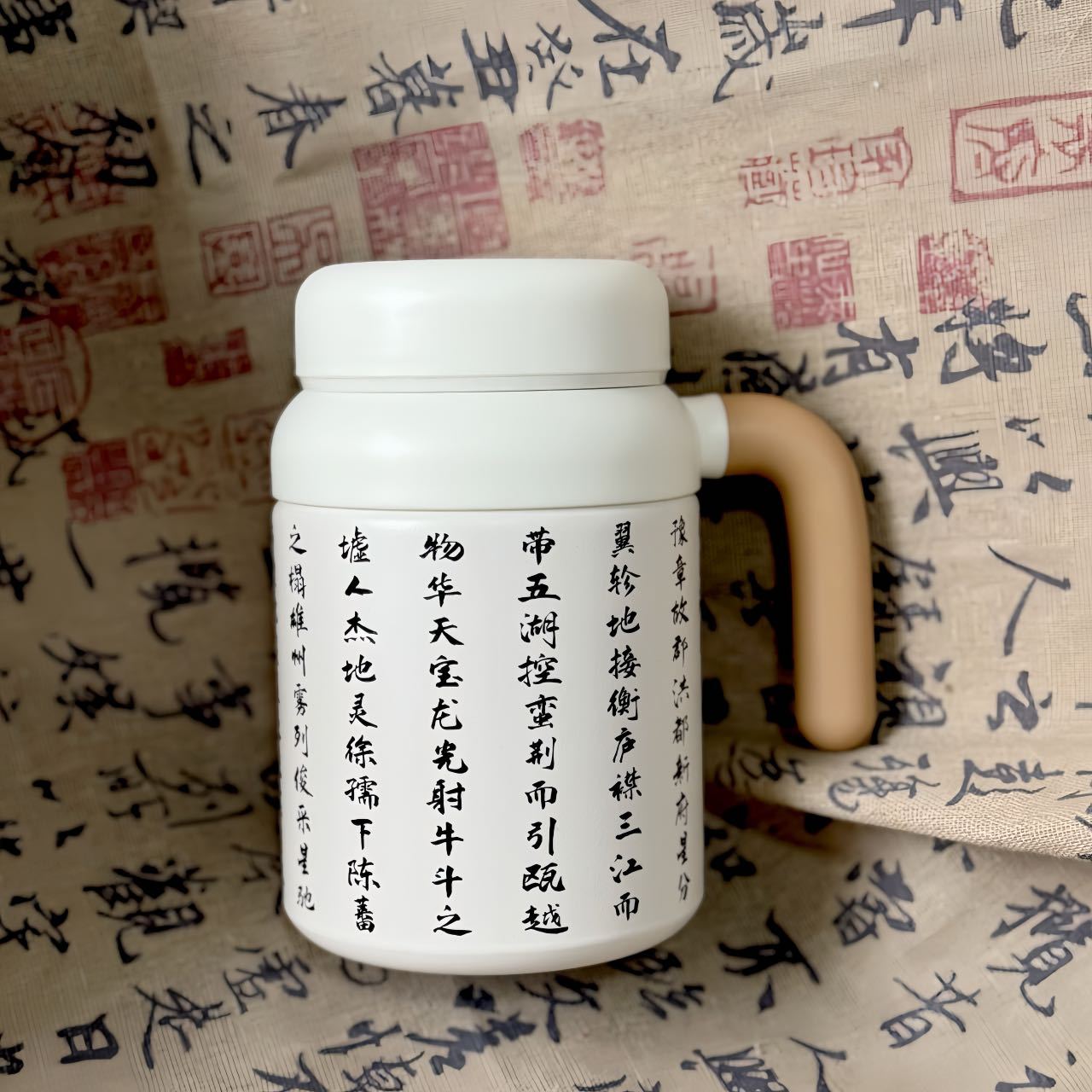 Cultural and creative national trend tea water ceramic cup with lid, large-capacity business office meeting bone China tea strainer lid cup, gift cup details Picture