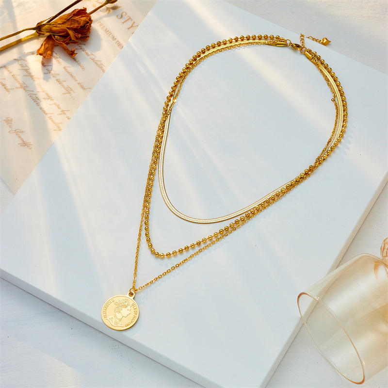 Niche design, fashionable, creative, individual, versatile multi-layer chain, bead chain, round plate, queen's head pendant, jewelry necklace Specification drawing