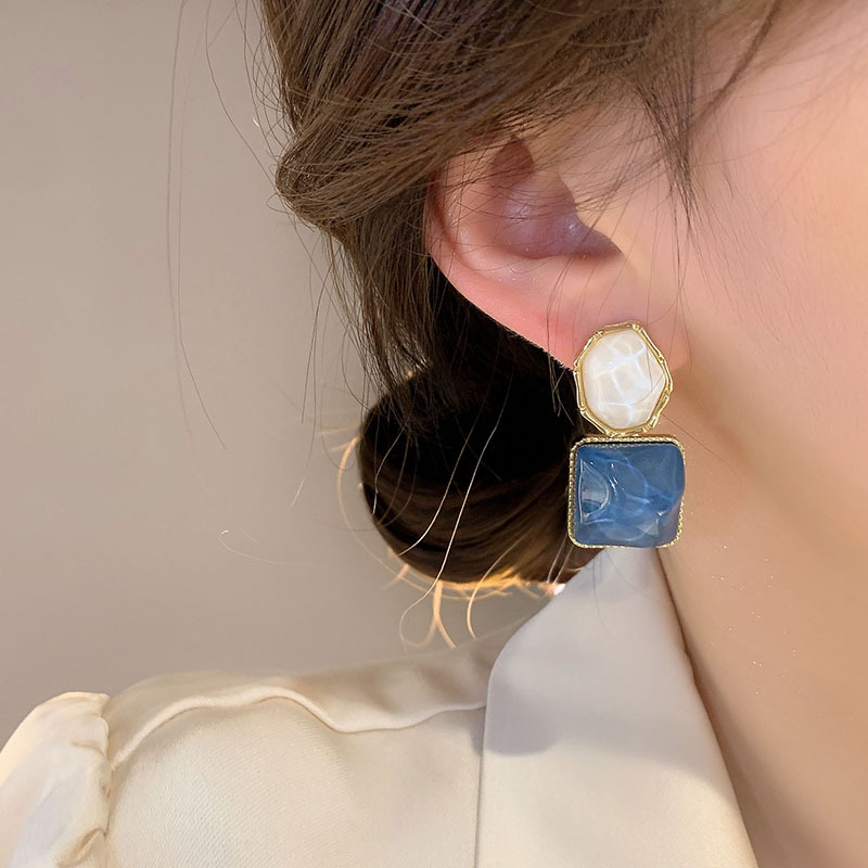 Fresh and elegant blue earrings for girls, high-end and stylish stud earrings, new trendy French exquisite and niche earrings in 2024 Specification drawing
