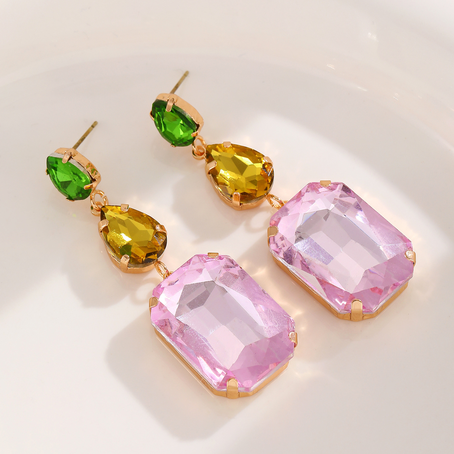European and American fashionable color diamond water drop geometric large water diamond stud earrings, light luxury earrings, simple and trendy, versatile earrings and earrings for women Specification drawing