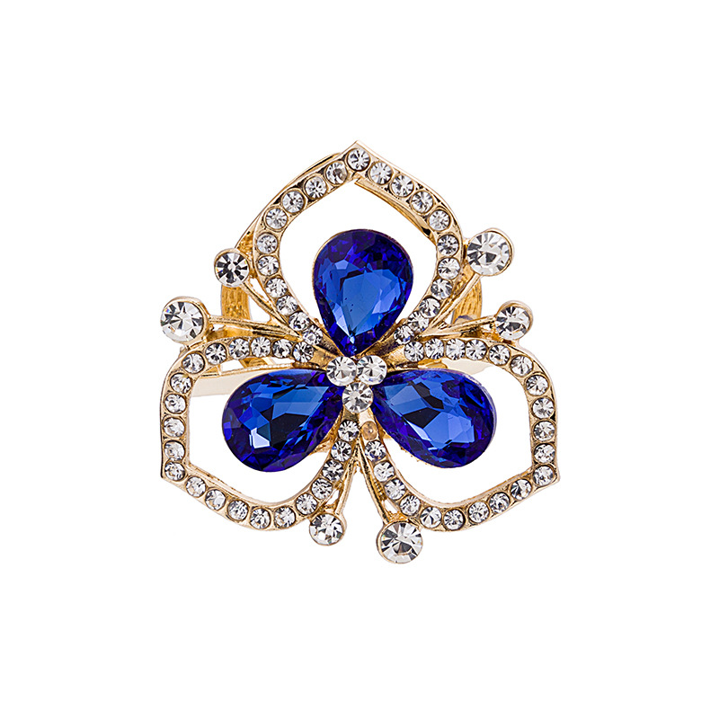 European and American luxurious crystal glass brooch, creative retro geometric triangular flower silk scarf buckle brooch, brooch knot Item Picture