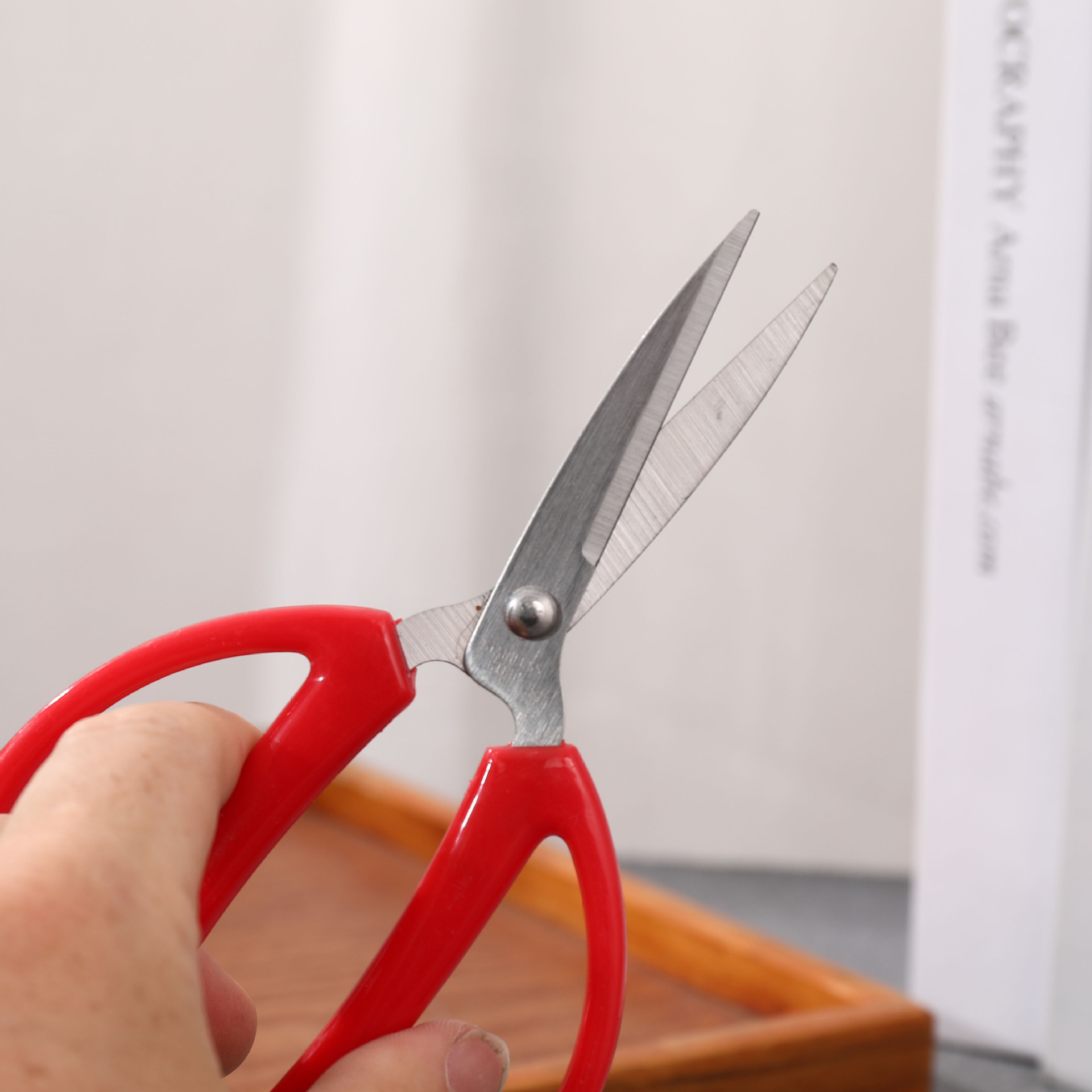 Household scissors, wedding scissors, paper-cutting scissors, office cutting and sewing scissors, stationery scissors, and hand scissors are available for 2 yuan Specification drawing