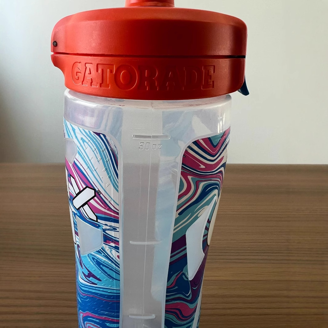 The Gatorade large-capacity PE extruded water bottle, a fitness plastic water bottle of the same style as the popular sports brand Gatorade Application Scenario