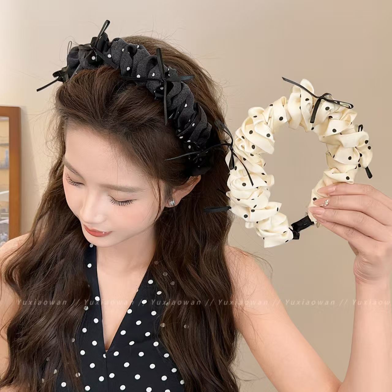 Three-dimensional pleated polka dot bow tooth comb headband for women, high headband on both sides of the head, toothed anti-slip hairpin headwear full figure