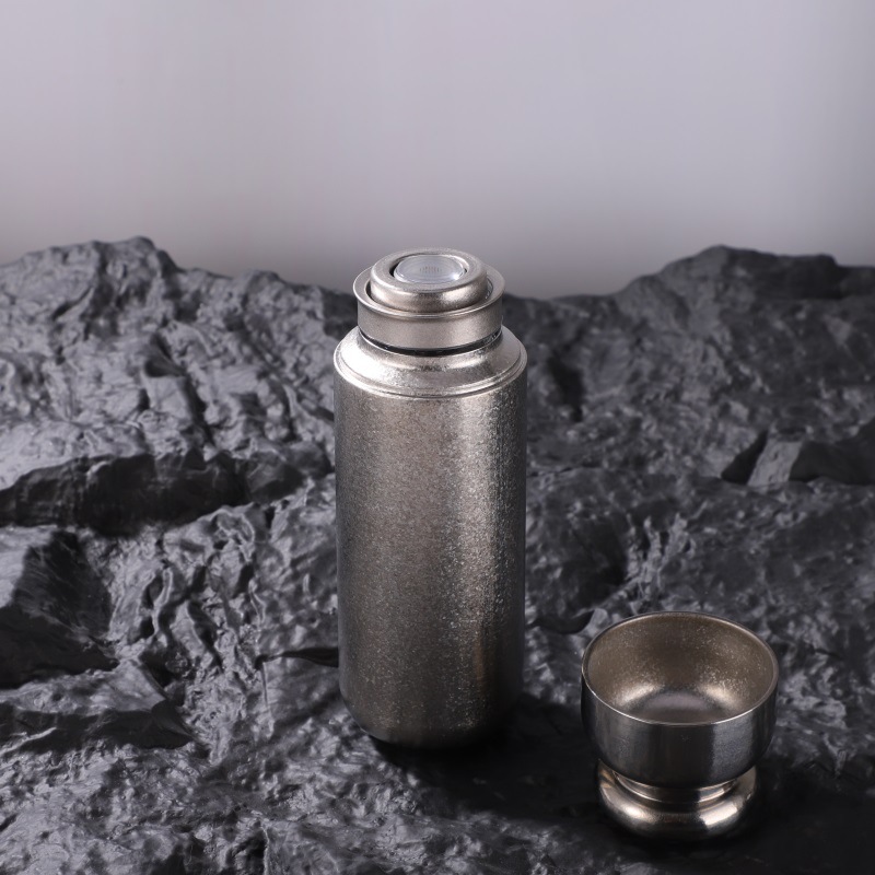 High-appearation-level health-preserving tea cup, portable small-capacity pure titanium insulated cup, outdoor portable tea-water separation cup Specification drawing