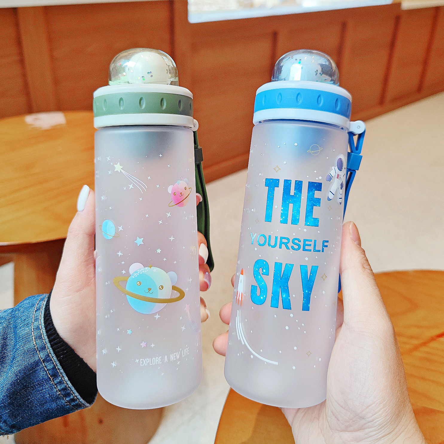 Wholesale of cute and highly attractive plastic cups, frosted cartoon planet water cups, student tea brewing and direct drinking space cups with filters Specification drawing